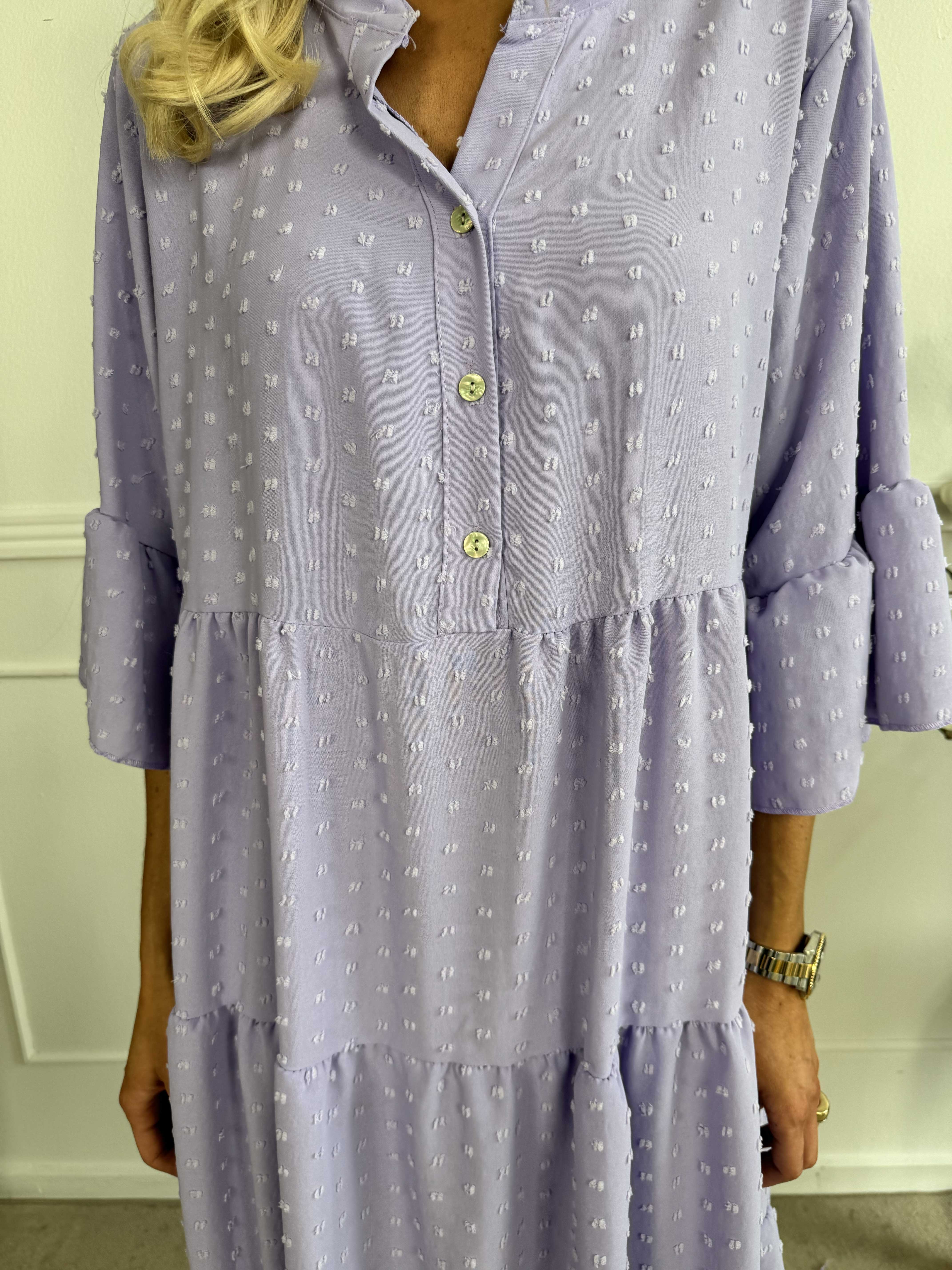 Amanda - Feminin klänning med söta ärmar